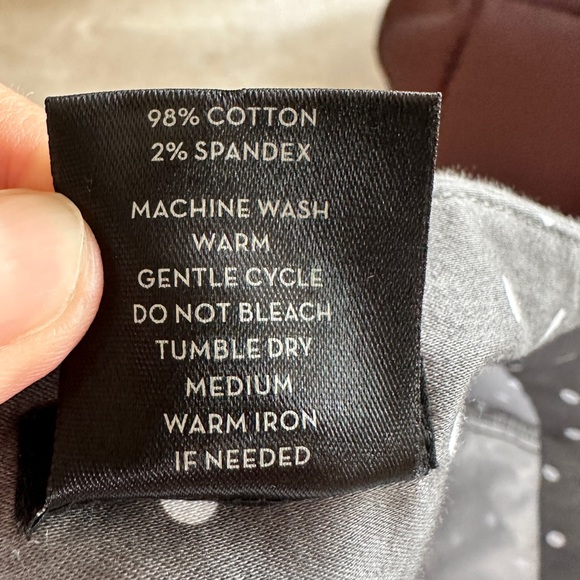 Ann Taylor Signature shorts - Picture 2 of 4